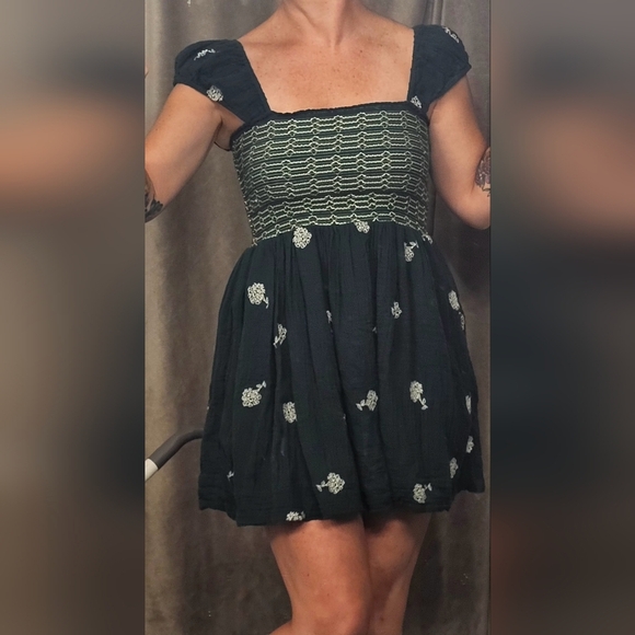 Free People Dresses & Skirts - Free People Tori Embroidered green dress  XS